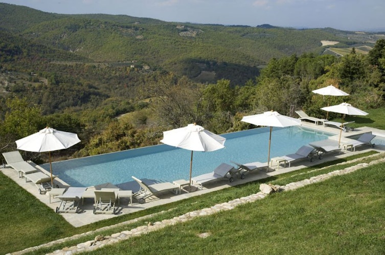 Borgo di Pietrafitta Relais in Chianti offers B&B and vacation apartments